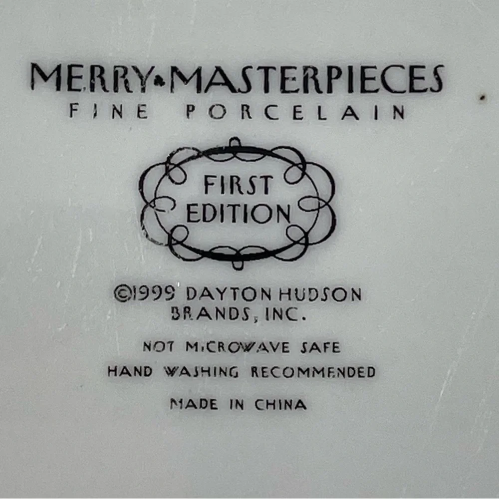 Merry Masterpieces International Collection Dinner Plates Christmas Set of 4 NEW